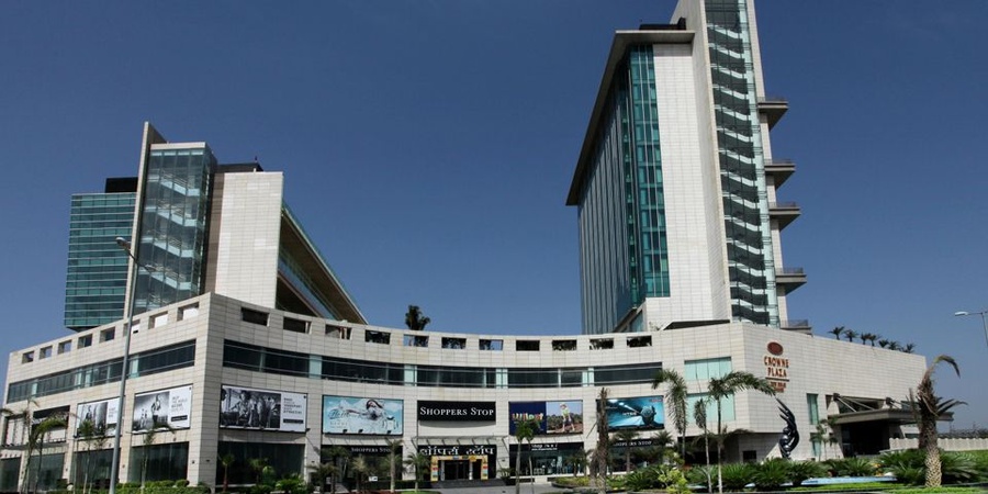 Hotel Crowne Plaza, Rohini