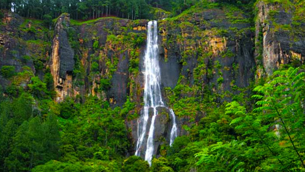 Las 5 mejores cascadas de Sri Lanka que refrescarán su verano